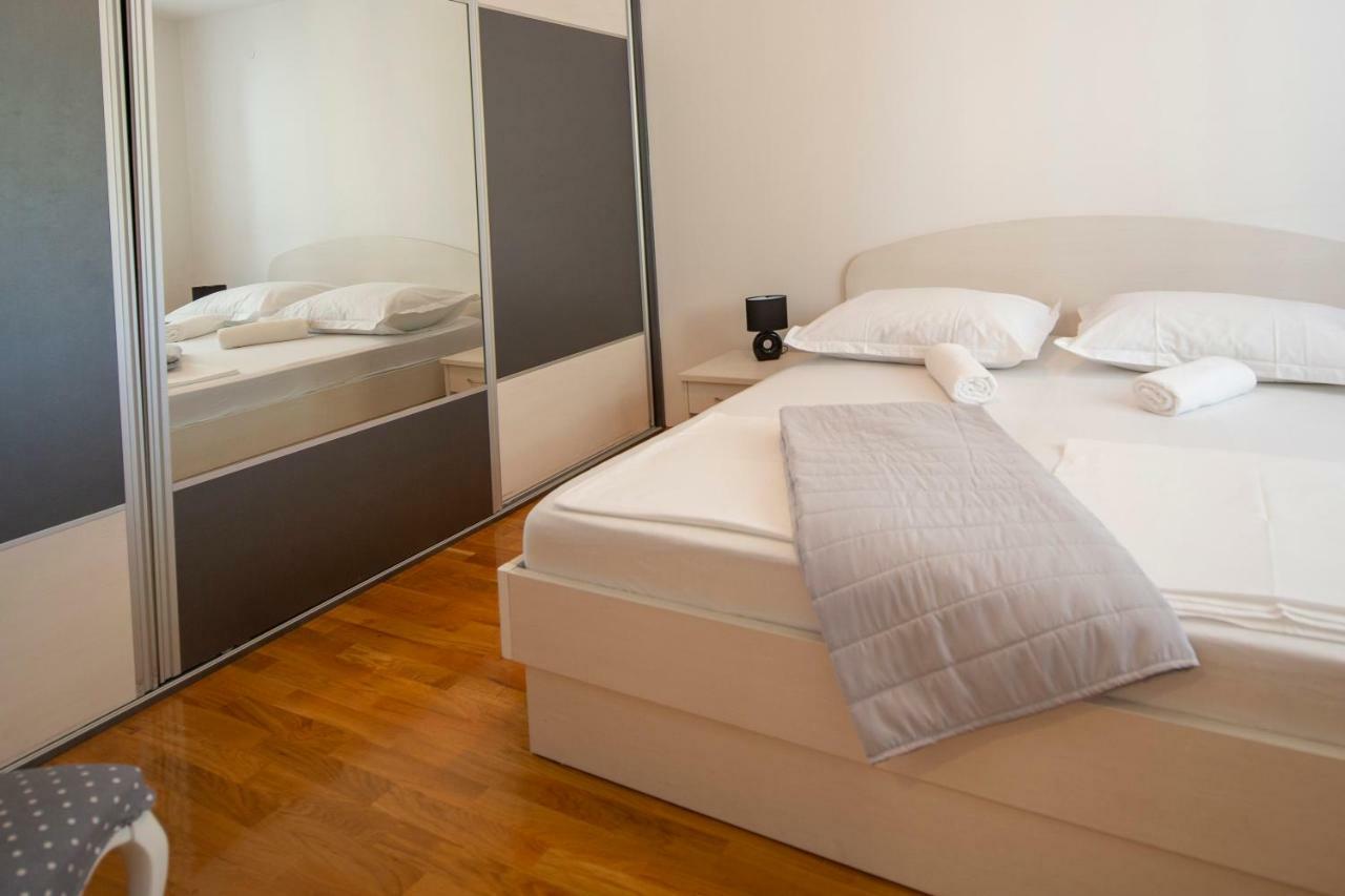Apartman Pjero 3+2 Макарска Экстерьер фото